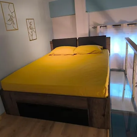 Floating, Cosy 8' Walk From The Seaside Appartement